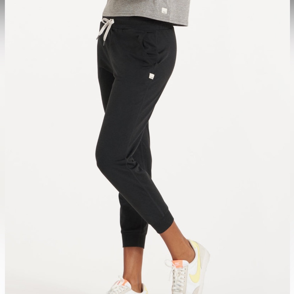 VUORI Women’s Performance DreamKnit Jogger in Black Heather